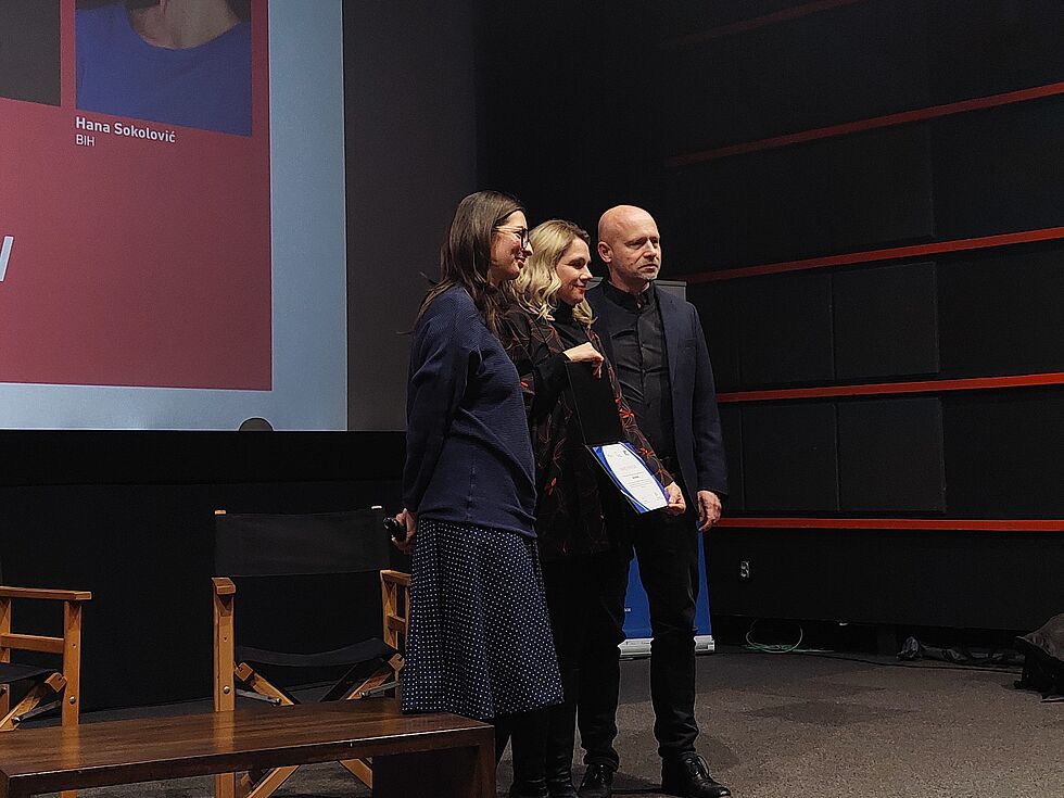 Giving away the True Stories Market 2022 Award in cinema, image shows Maša Marković (L), Vesi Vuković - award recipient (M) and Dr. Ralf Melzer (R).
